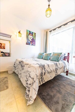 Iron/ironing board, free WiFi, bed sheets