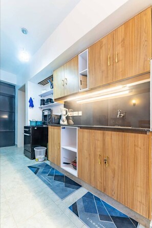 Fridge, microwave, stovetop, coffee/tea maker