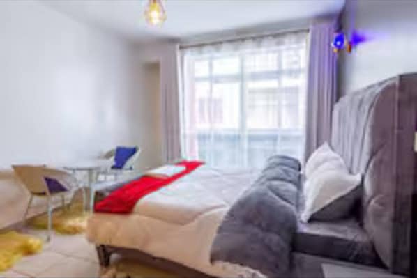 Iron/ironing board, free WiFi, bed sheets