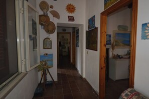 Interior - Detached villa facing the sea 8 beds (Sicilia)