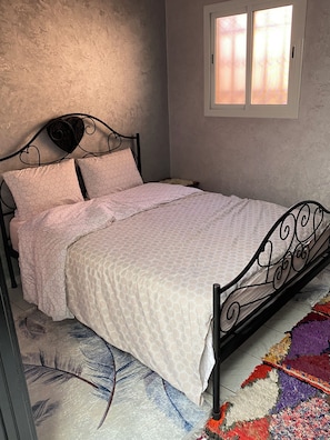 3 bedrooms, iron/ironing board, WiFi, bed sheets