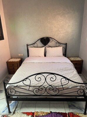 3 chambres, fer et planche à repasser, Wi-Fi, draps fournis