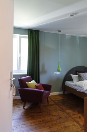 Basic Double Room | Living area