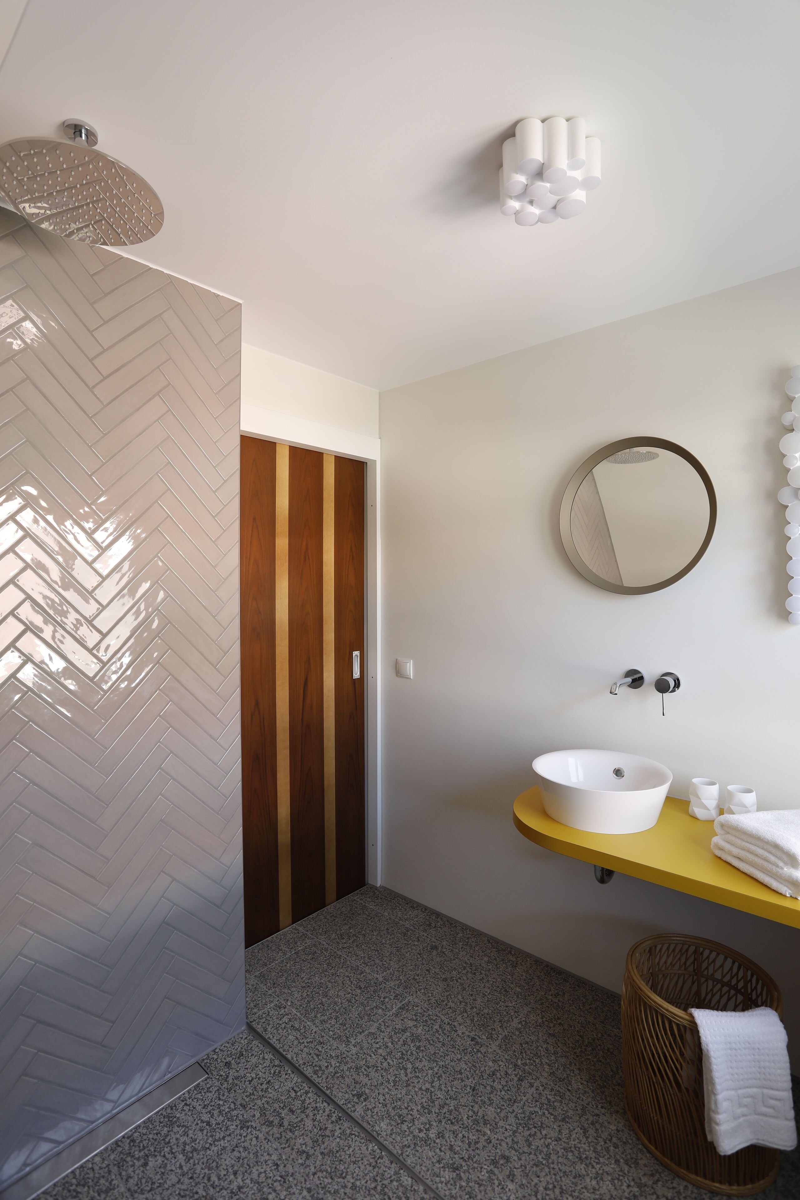 Familien-Doppelzimmer | Badezimmer | Dusche, Haartrockner, Handtücher, Shampoo