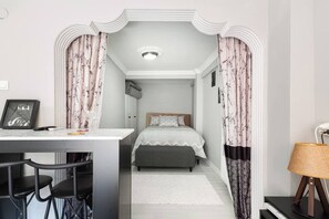 1 chambre, fer et planche à repasser, Wi-Fi, draps fournis