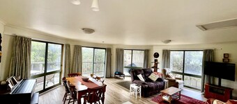 A charming family-friendly retreat nestled in the tranquil heart of Venus Bay