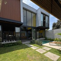 5 habitaciones y acceso a internet 