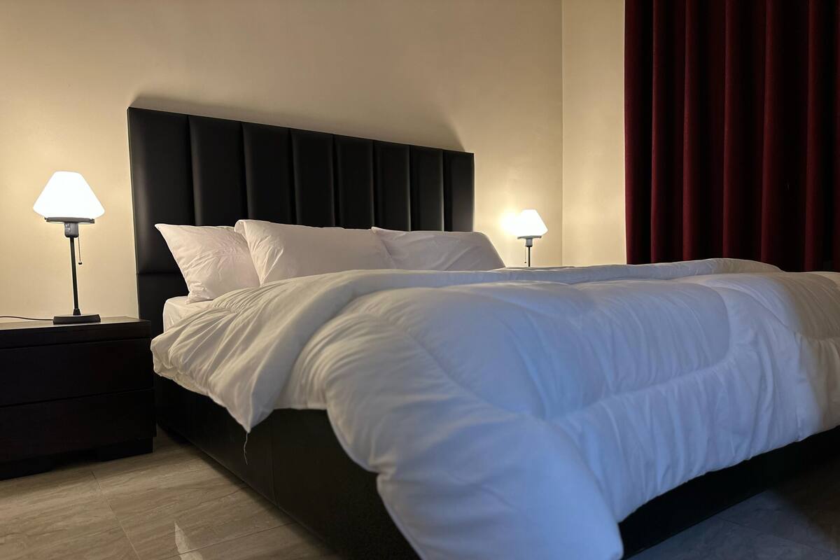 Phòng Suite | Màn/rèm cản sáng, bàn ủi/dụng cụ ủi quần áo 
