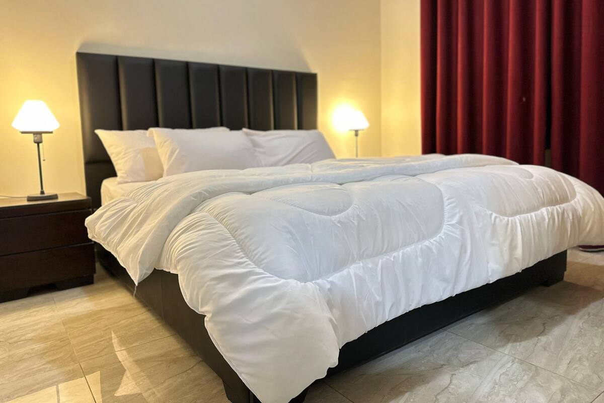 Nhà Duplex, quang cảnh thành phố | Màn/rèm cản sáng, bàn ủi/dụng cụ ủi quần áo 