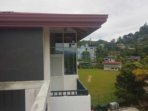 المنطقة المحيطة بالمنشأة