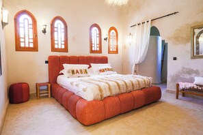 6 chambres, coffres-forts dans les chambres, fer et planche à repasser