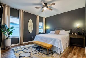 House, Multiple Beds, Hot Tub, Partial Ocean View (White Caps)