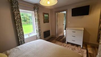 1 bedroom, desk, iron/ironing board, travel cot