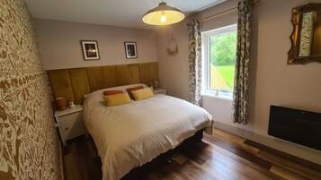 1 chambre, bureau, fer et planche Ă repasser, lit parapluie