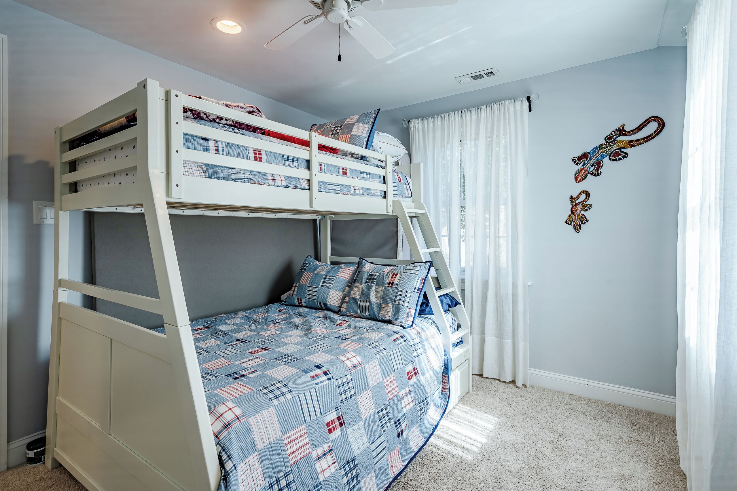 3 bedrooms, iron/ironing board, free WiFi