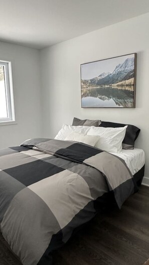 3 habitaciones, tabla de planchar con plancha, wifi y ropa de cama