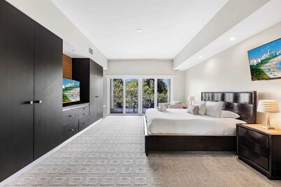 Spacious 2-Story Doral Home | Pool & Gym