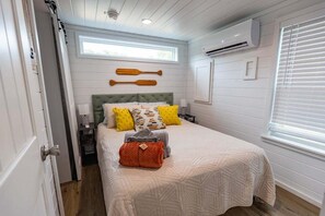 1 slaapkamer, een strijkplank/strijkijzer, gratis wifi, beddengoed