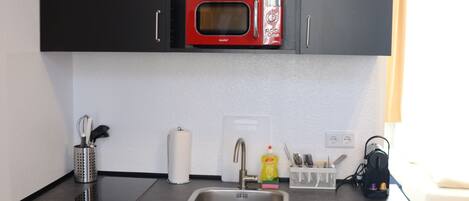 ثلاجة، ميكروويف، فرن، موقد طهي مسطح