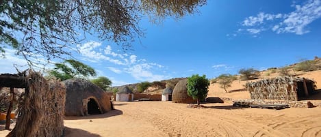 Vista frontal de la propiedad