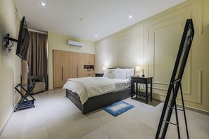 3 bedrooms, iron/ironing board, travel crib, free WiFi