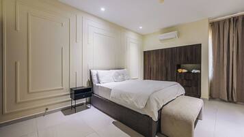 3 bedrooms, iron/ironing board, travel crib, free WiFi