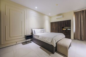 3 bedrooms, iron/ironing board, travel crib, free WiFi