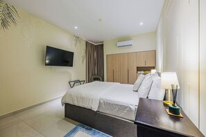 3 bedrooms, iron/ironing board, travel crib, free WiFi