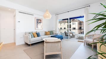 Comfort Apartment, City View | Living area | LCD TV