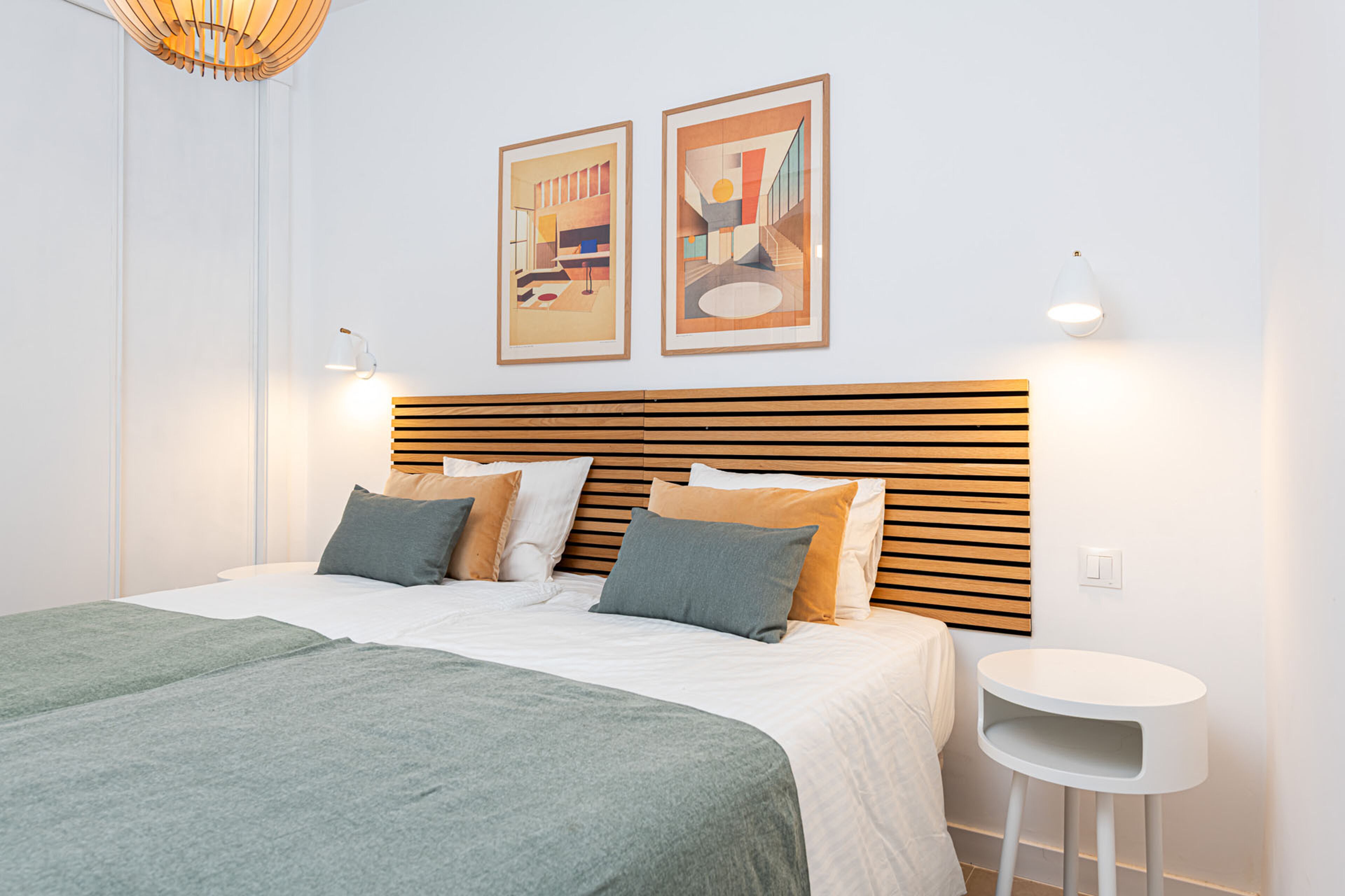 2 عدّة غرف نوم وأغطية فراش متميزة وألحفة محشوة بالريش