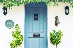 House | Exterior detail - 5-bed Home - Sleeps 12, Pool, Garden & Play Area (Taunton)