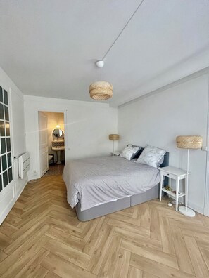 3 bedrooms, iron/ironing board, bed sheets