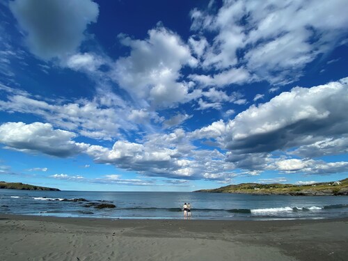 Sandy Beaches/Waterfalls swimming/meadows/hiking;
Western Bay Sands Cottage