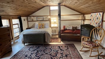 1 bedroom, desk, iron/ironing board, WiFi