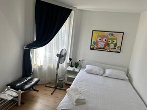 5 bedrooms, WiFi, bed sheets