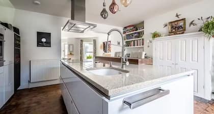 Beachfront flat - bright, spacious & own private garden