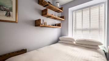 2 bedrooms, desk, iron/ironing board, travel cot