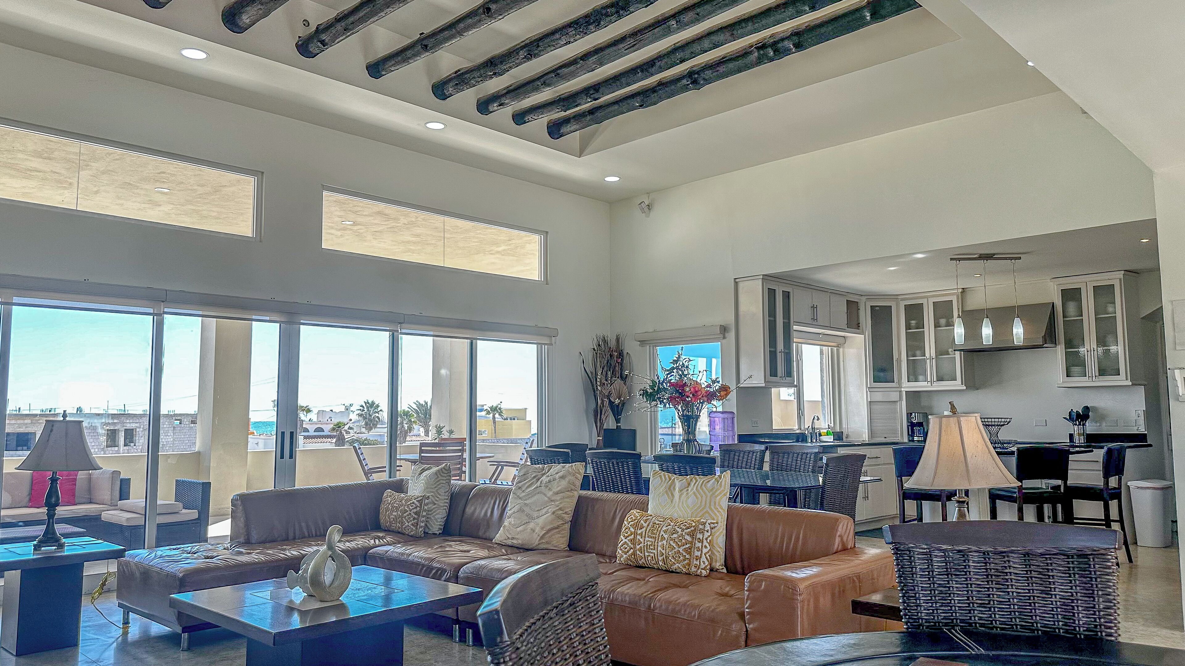 Smart TV, fireplace, stereo