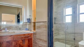 Shower, hair dryer, towels - A Wave FROM IT ALL: Stunning Ocean View Retreat Just Steps to the Beach! (Puerto Peñasco)