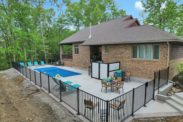 Outdoor pool, a heated pool - Rickenbacker Ridge sleeps 13 w/ heated pool+hot tub+firepit+game room ! (Sugar Grove)