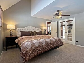 3 habitaciones, tabla de planchar con plancha, wifi y ropa de cama