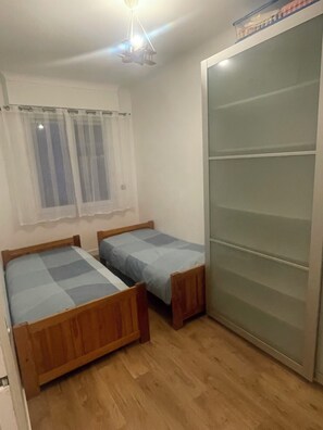 3 bedrooms, desk, free WiFi, bed sheets - Magnificent house in downtown colombes 15 minutes from paris (Colombes)