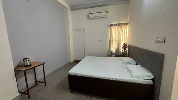 4 bedrooms, WiFi, bed sheets