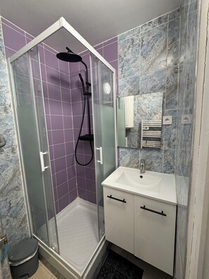 Toallas, papel higiénico