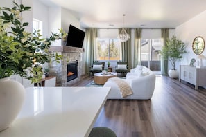 Fernseher, Kamin