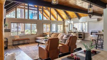 TV, peis og kontorer