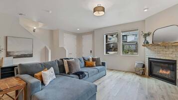 TV, fireplace, offices