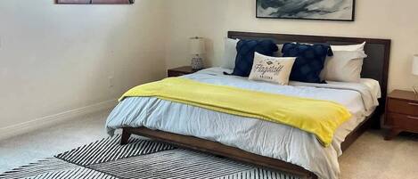 4 bedrooms, desk, travel cot, WiFi