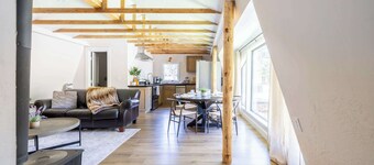 Spacious 2BR Flagstaff Mountain Retreat Haven