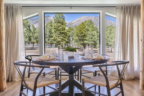 Spacious 2BR Flagstaff Mountain Retreat Haven